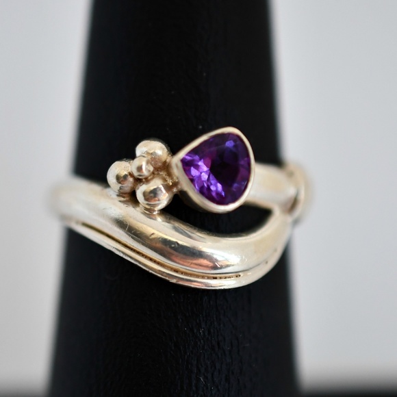 Unknown Jewelry - Sterling Silver & Amethyst Ring